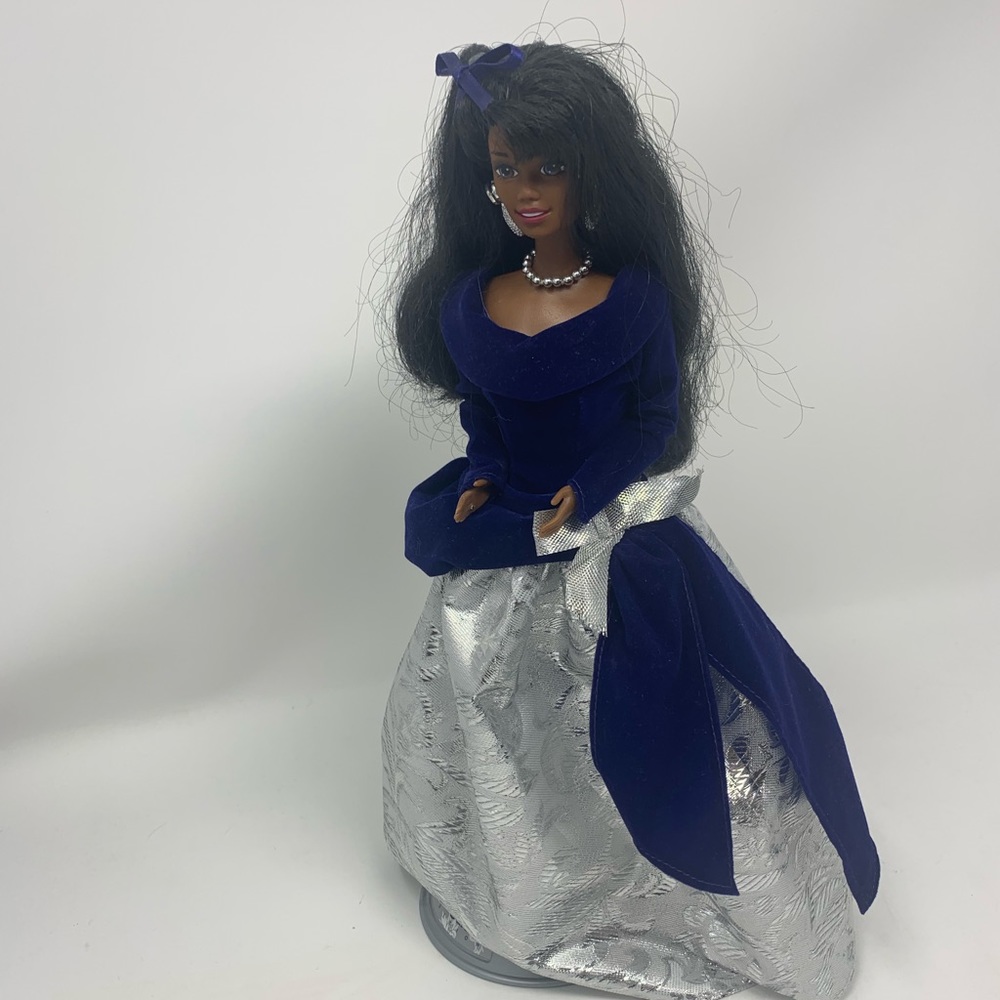 Special Edition African American "WINTER VELVET BARBIE" ~ Avon Exclusive Stand
